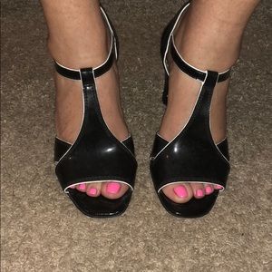 Cute black heels !